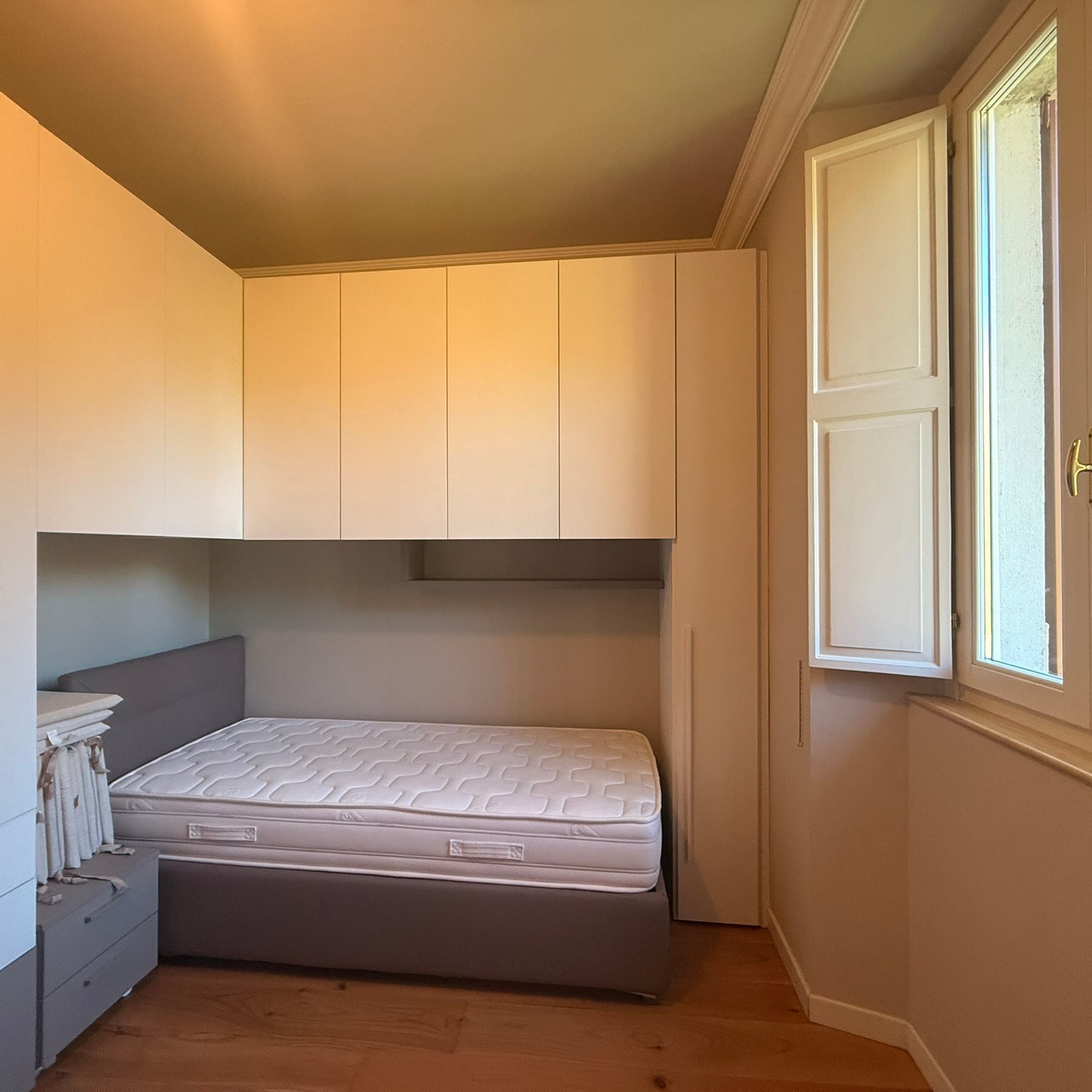 Letto singolo con armadio a ponte cameretta