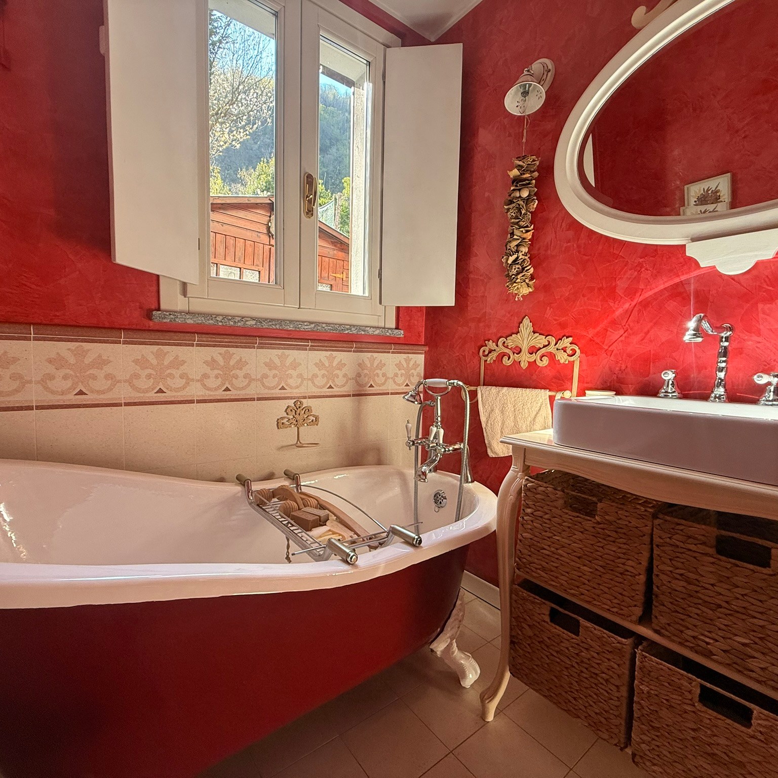 Bagno con vasca al piano terra