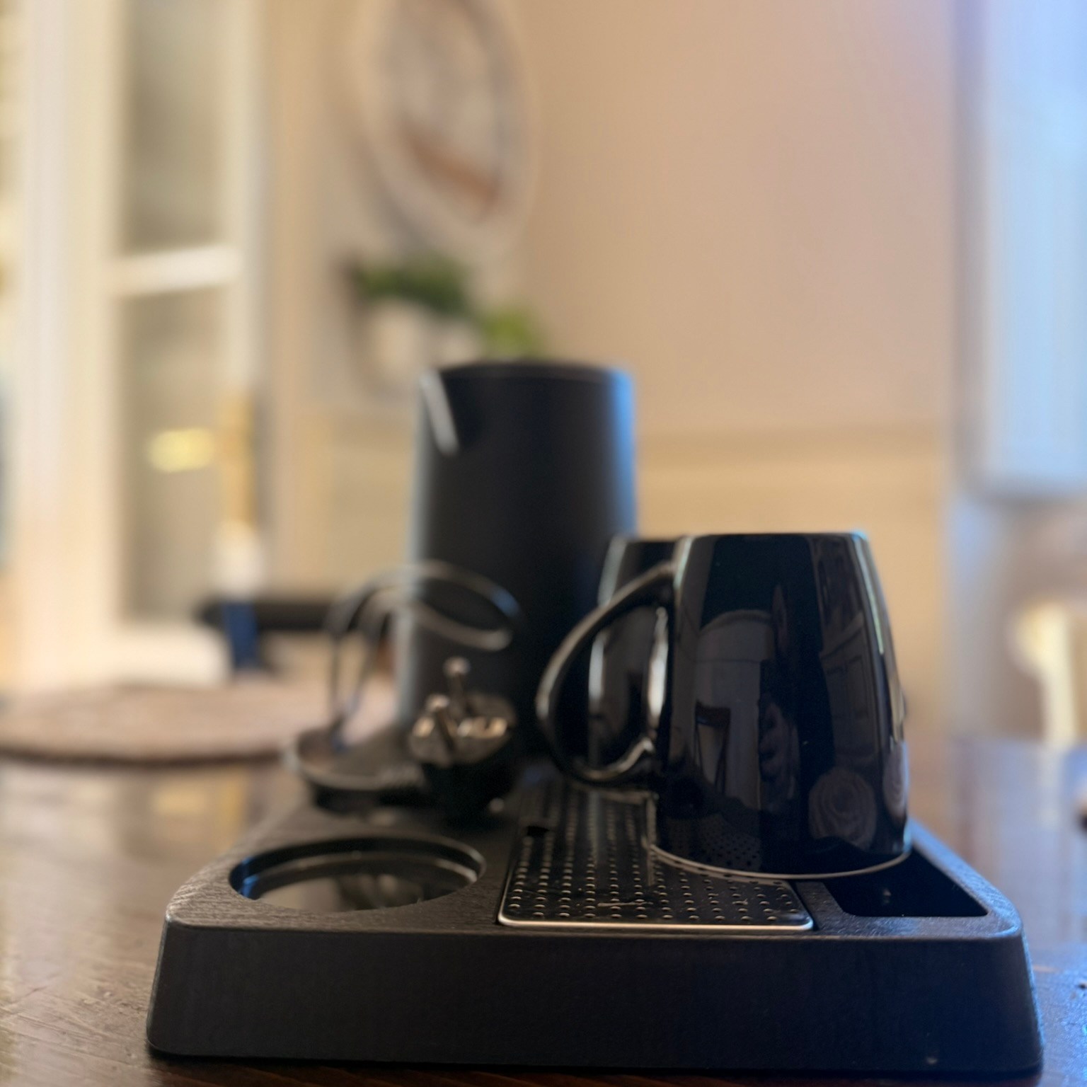 disimpegno con tavolo colazioni, bollitore del te